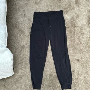 Vuori Daily Joggers